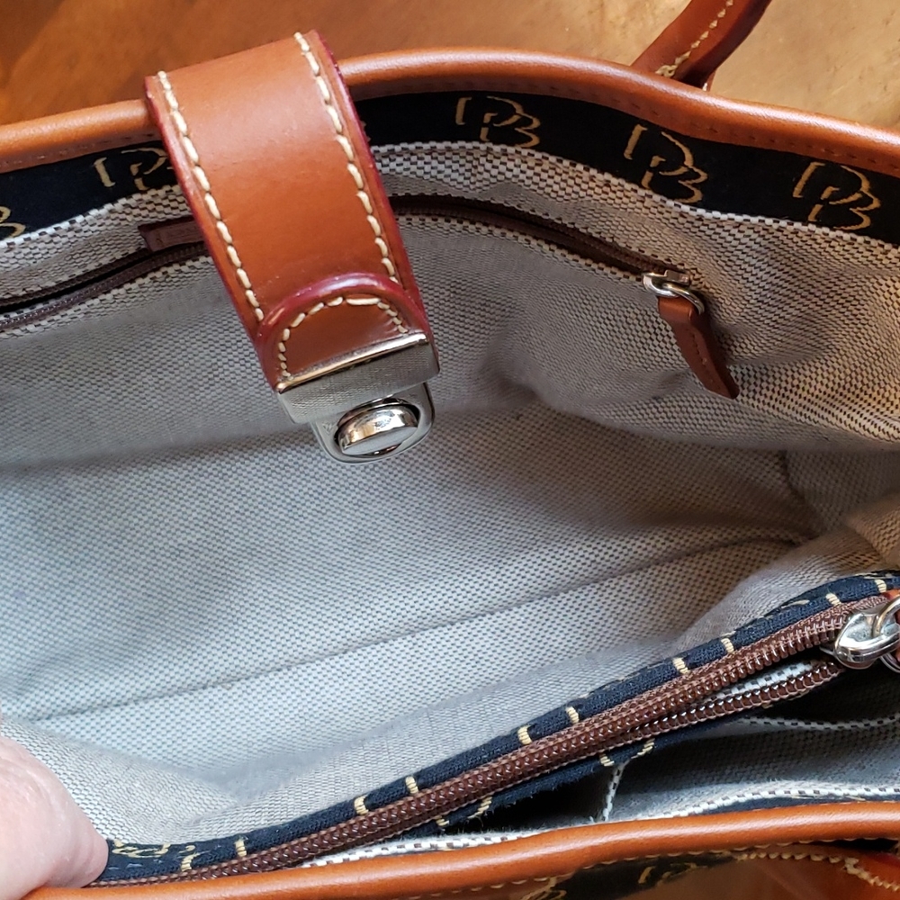 Classic Black and Tan Canvas Shoulder Bag - Picture 7 of 9